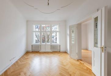 Charmanter Altbauklassiker, frisch saniert - mit Sonnenbalkon fußläufig zum Ku`damm