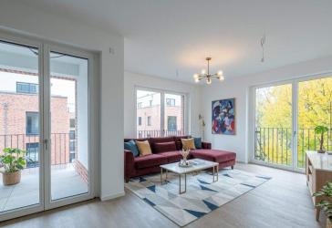 Kurzfristig bezugsfertig: Traumhafte 5-Zimmer-Neubau-Wohnung mit großer Loggia - direkt am Wasser