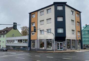 Vermietetes Wohn- und Geschäftshaus mit Lagerflächen sowie einem Parkdeck und einer Tiefgarage!
