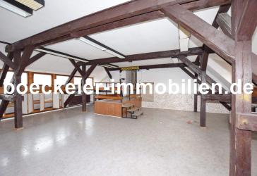 Altbaucharme trifft Kreativität - helle Büroetage mit Ateliercharakter im Herzen Naumburgs