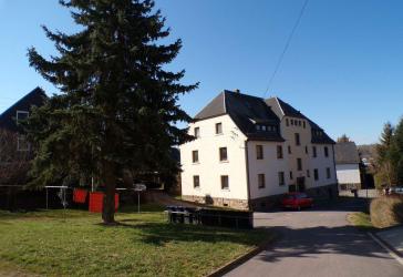 Stopp: Gepflegtes Mehrfamilienhaus in idyllischer Lage von Kriebethal – Kapitalanlage mit Perspektive!
