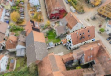 Selbst nutzen und Mieteinnahmen sichern: 5-Familienhaus mit Scheune