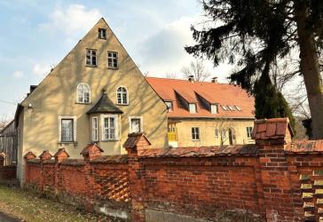 Ein Herrenhaus voller Geschichte - ein Juwel, das darauf wartet, wieder zu erstrahlen