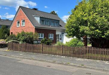 **Bonn-Röttgen - Charmantes Haus mit idyllischem Garten sucht neues Familienglück** - PRIVATVERKAUF