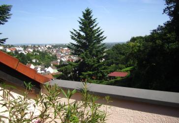 Extravagante Maisonette-Wohnung mit Traumblick und kurzen Wegen zum Wald (ca. 97 m² + 16 m² = 113 m²)