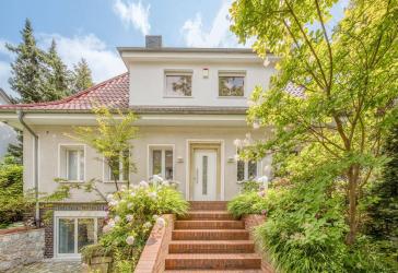 Charmante Altbauvilla mit Garten der Königlichen Gartenakademie