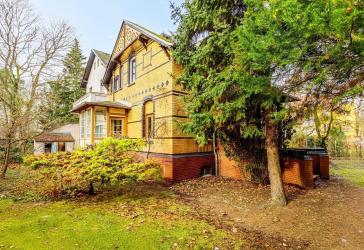 *** Charmante Altbau-Villa mit zwei Wohnungen *** - auf großem Grundstück in begehrter Villenlage in Köpenick