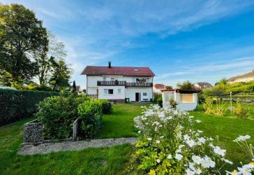 2 Familienwohnhaus mit großem Garten/Bauplatz