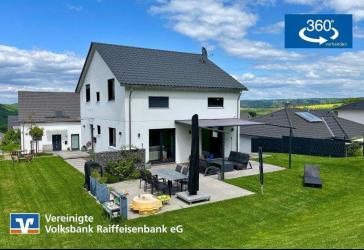 Neuwertiges Einfamilienhaus in herrlicher Wohnlage am Ortsrand