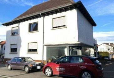 Stadthaus mit Balkon und viel Potenzial in zentraler Lage