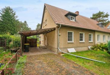 Bezugsfreie Doppelhaushälfte mit Charme - Garten, Terrasse und Garage in Toplage von Kleinmachnow