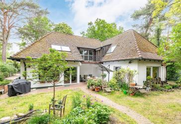 Ruhe. Freiraum. Komfort. - Architektenhaus auf großem Grundstück