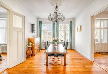 Optimal geschnittene 5-Zimmer-Altbauwohnung am Olivaer Platz