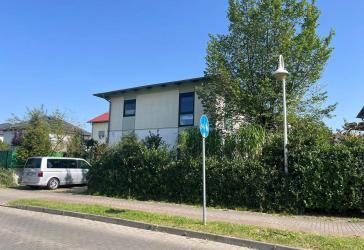 DEUTSCHMANN IMMOBILIEN ***** ivd - Trend-Investition: Vermietetes EFH in bester Lage von Panketal!