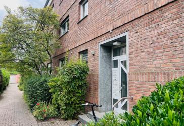 3-RAUM-WOHNUNG MIT WANNENBAD, SEPARATEM WC UND BALKON! _ ANSTRICH ERFORDERLICH!
