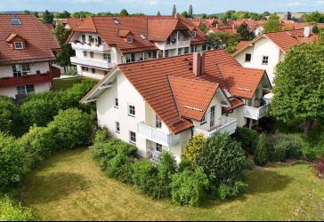 Mehrfamilienhaus mit vier Eigentumswohnungen Tiefgarage und großem Garten Baujahr ca 1998