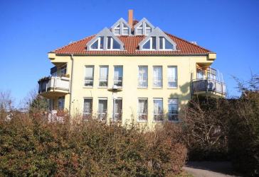 Vermietete 2-Zimmer-Dachgeschosswohnung mit Tiefgaragenstellplatz in ruhiger Wohnlage