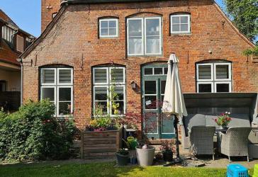 Grundsaniertes Haus mit 4 Whg. (Auf Wunsch 1 Whg. frei) 5,7 % Rendite