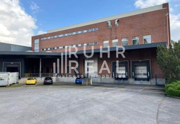 Sofort verfügbare: Vielseitig nutzbare Logistikimmobilie | Rampen | Büroflächen | LKW-Stellplätze