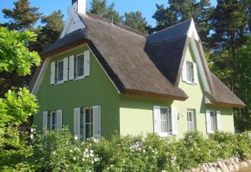 Traumhaftes reetgedecktes Ferienhaus mit einzigartiger Randlage an der Ostsee