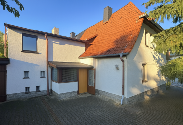 Charmantes Juwel in Weißenfels: Großzügiges Haus mit Gestaltungspotential in begehrter Lage nahe Saale und Schloss