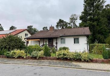 Einfamilienhaus in Fertigbauweise mit 2 Einliegerwohnungen