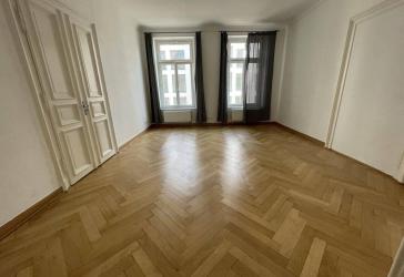 Exclusive, frisch sanierte 5 Zimmer Wohnung mit Einbauküche, Balkon im Musikerviertel zu vermieten