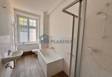 3er WG- geeignete 4 Zimmer- Wohnung wurde frisch renoviert, neues Badezimmer, neue Einbauküche