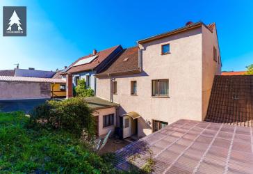 Treppchen ins Glück: Altstadthaus mit verwunschenem Hof