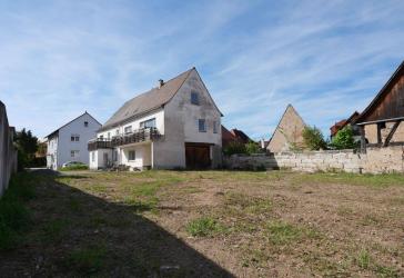 Mehrfamilienhaus mit 7 Zimmern auf großzügigem Grundstück in zentraler und ruhiger Lage von Höchstadt a. d. Aisch (unsere Objektnummer: 1201OS24H)