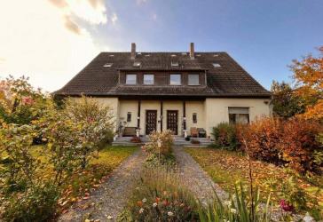 Zweifamilienhaus in Zehlendorf - 420 m² Wohntraum mit Wintergarten, Balkonen & 1.014 m² Grundstück
