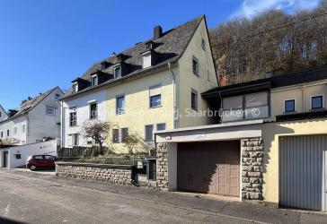 Doppelhaushälfte mit Garage u. Nebengebäude