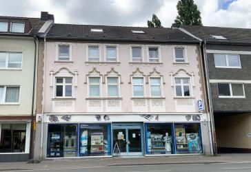 Vermietetes Wohn- und Geschäftshaus mit großer Gewerbehalle und Ausbaupotenzial im Stadtzentrum!