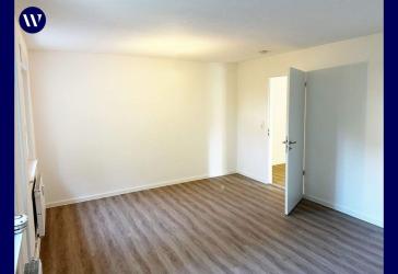 Familien-Zuhause! Renovierte 4 Zimmer, 2 Tageslichtbäder, 2 Balkone, separate Küche im Hochparterre