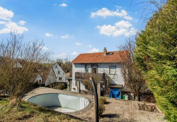 ??????Einfamilienhaus mit Garten und Pool