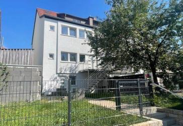 Liebevoll modernisiertes Zuhause mit historischem Charme und modernen Akzenten