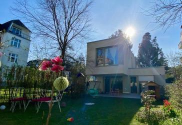 Familienfreundliches Gartenhaus in zweiter Reihe mit privatem Garten