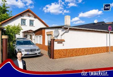 ***Charmantes Einfamilienhaus mit Gartenidylle und vielseitigem Nebengelass***