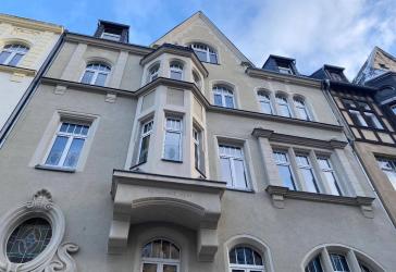 Stylischer Altbau - 4 Zimmer Wohnung mit Balkon und vielen kleinen Details