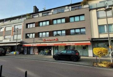 Wohn- und Geschäftshaus mit Ladenlokal und Luxus-Maisonette