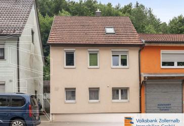Schöne Doppelhaushälfte mit großem Garten