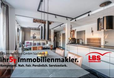 Design trifft Qualität: Hochwertig sanierte 4-Zimmer-Wohnung mit 3 Stellplätzen