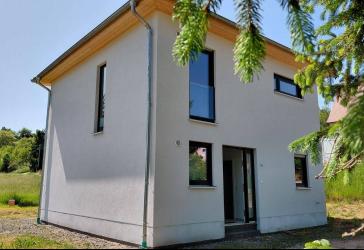 Neues Eigenheim mit traumhaften Grundstück zu verkaufen