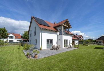 DHH in Obernau mit großzügigem Grundstück