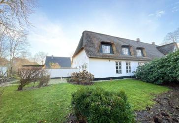 Eleganz trifft Geschichte: Maisonettewohnung mit Galerie und Rückzugsort im Grünen