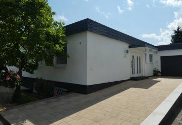 Ruhiges Wohnen in lichtdurchflutetem Bungalow mit uneinsehbarem Garten in Schauernheim!