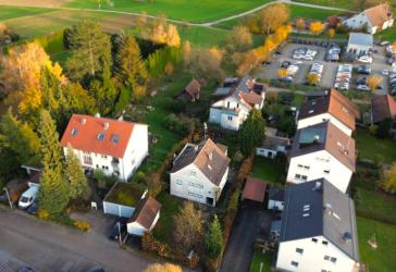 Ein Grundstück, zwei Wege: Kernsanierung oder Neubau!