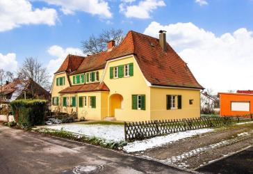 Bezaubernde Doppelhaushälfte mit liebevollen Details und Garage in Rottweil!