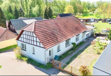 Charmantes Einfamilienhaus mit Sanierungsbedarf und großem Grundstück