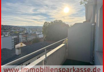 Zentral und vermietet: Wohnung im denkmalgeschützen Mehrfamilienhaus!